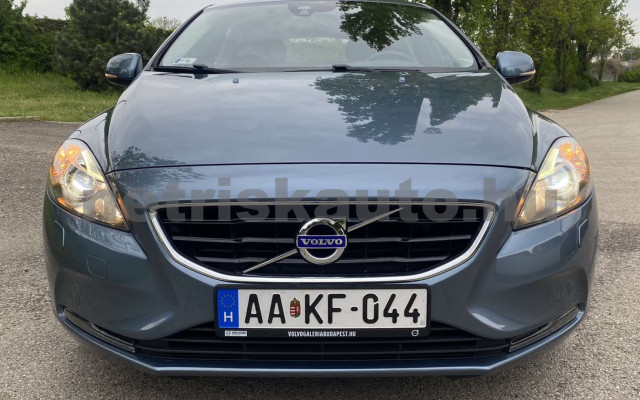 VOLVO V40 2.0 D [D3] Momentum személygépkocsi - 1984cm3 Diesel 120168 4/45