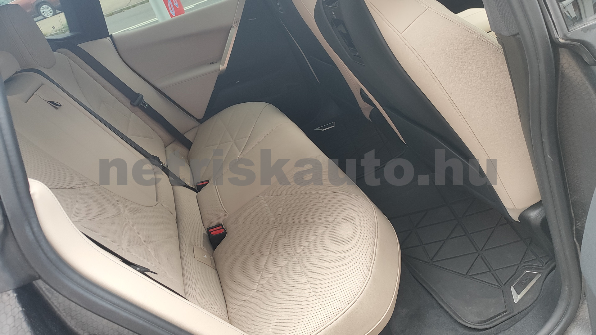 BMW iX iX xDrive60 109,1kWh személygépkocsi - cm3 Kizárólag elektromos 121571 9/12
