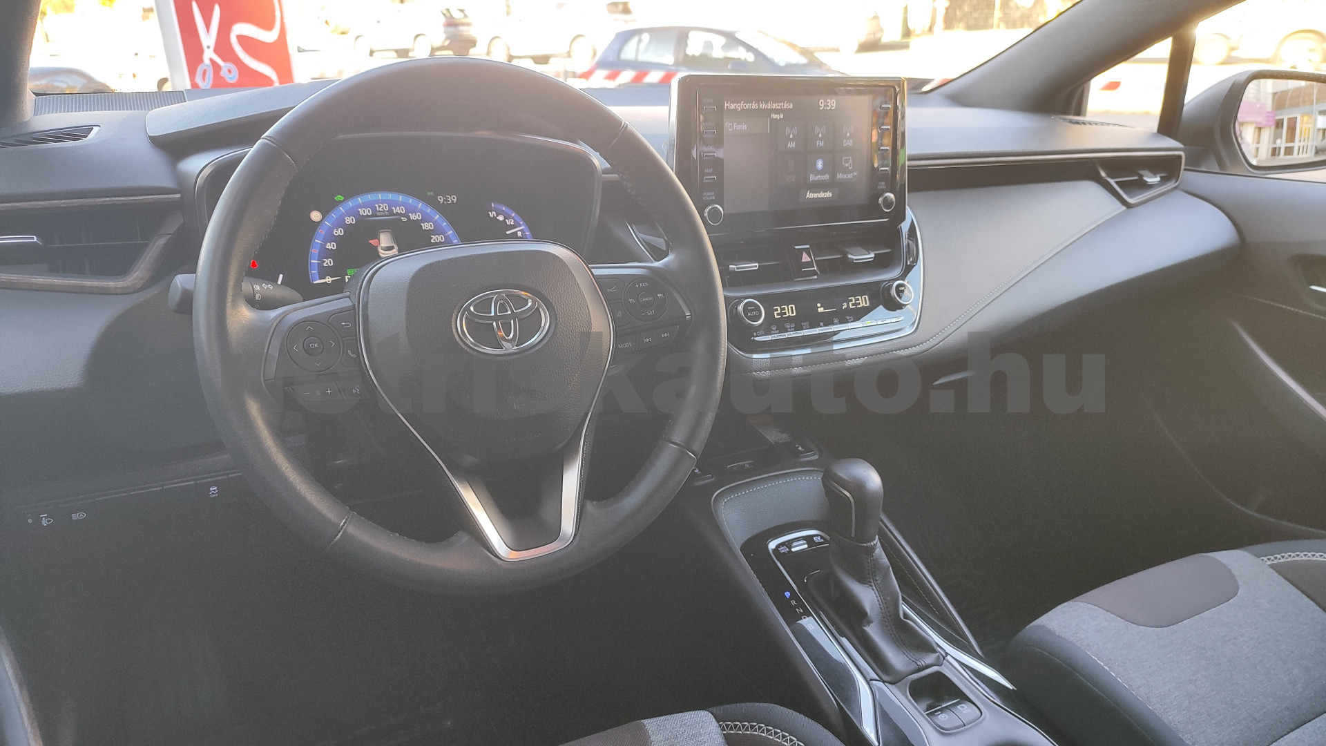 TOYOTA Corolla 1.8 Hybrid Trek e-CVT személygépkocsi - 1798cm3 Hybrid 121589 6/12