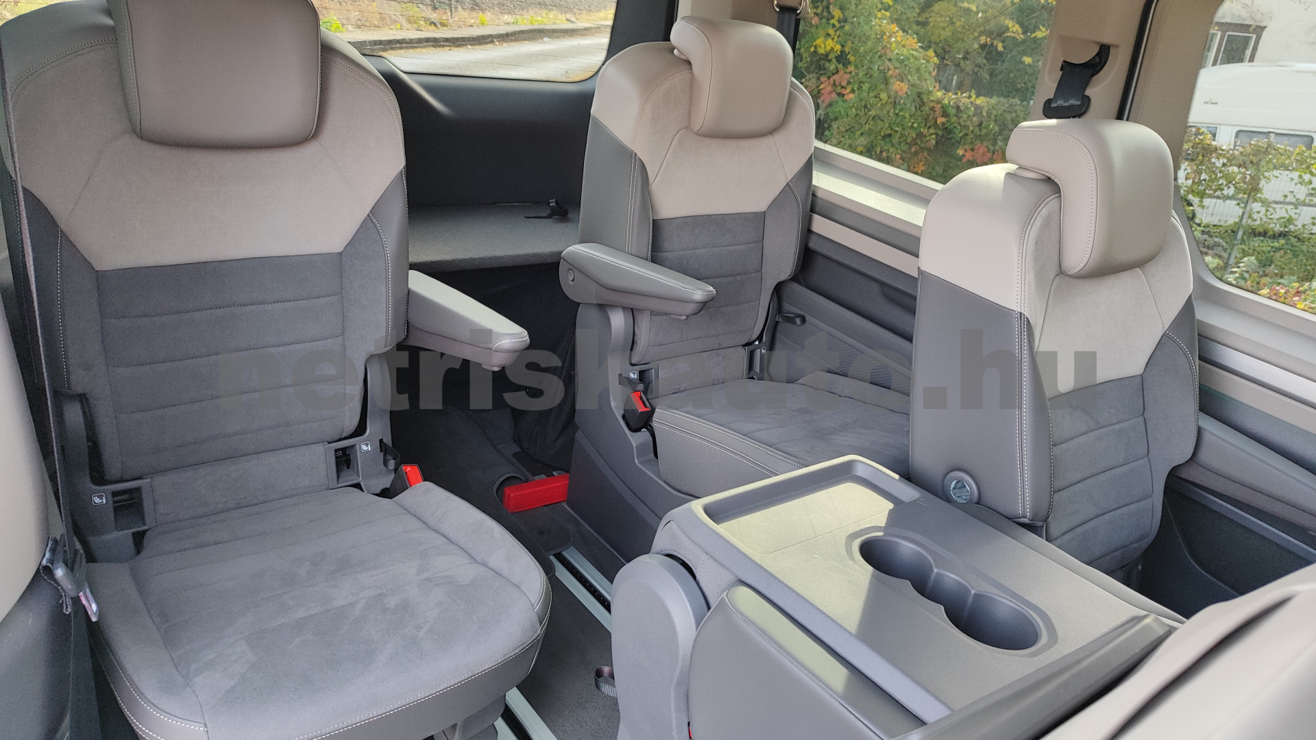 VW Transporter 1.4 TSI PHEV Edi. DSG RT tehergépkocsi 3,5t össztömegig - 1395cm3 Hybrid 121306 11/12