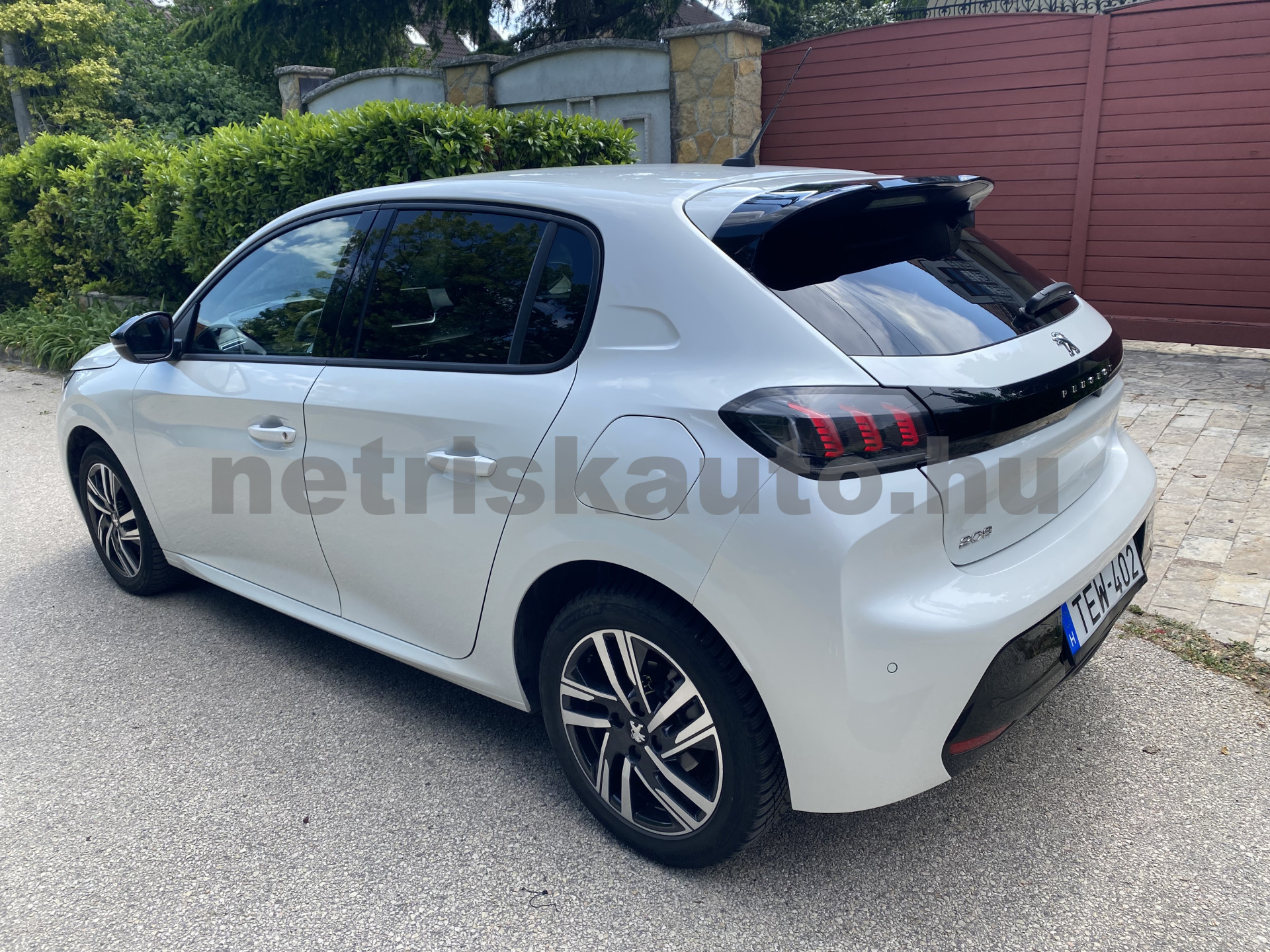 PEUGEOT 208 1.2 PureTech Allure EAT8 személygépkocsi - 1199cm3 Benzin 121484 2/12