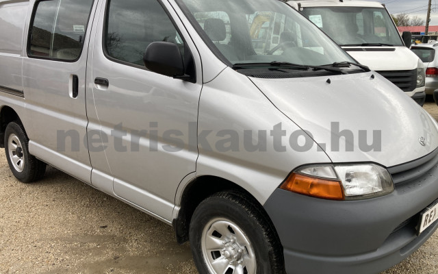 TOYOTA Hi-Ace 2.4 TD 4x4 Panel Van tehergépkocsi 3,5t össztömegig - 2446cm3 Diesel 121333 2/10