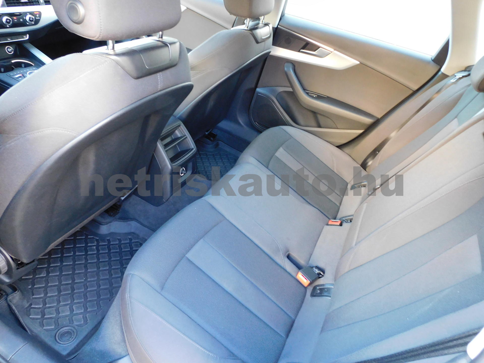 AUDI A4 40 TDI S line quattro S-tronic személygépkocsi - 1968cm3 Diesel 121040 9/12