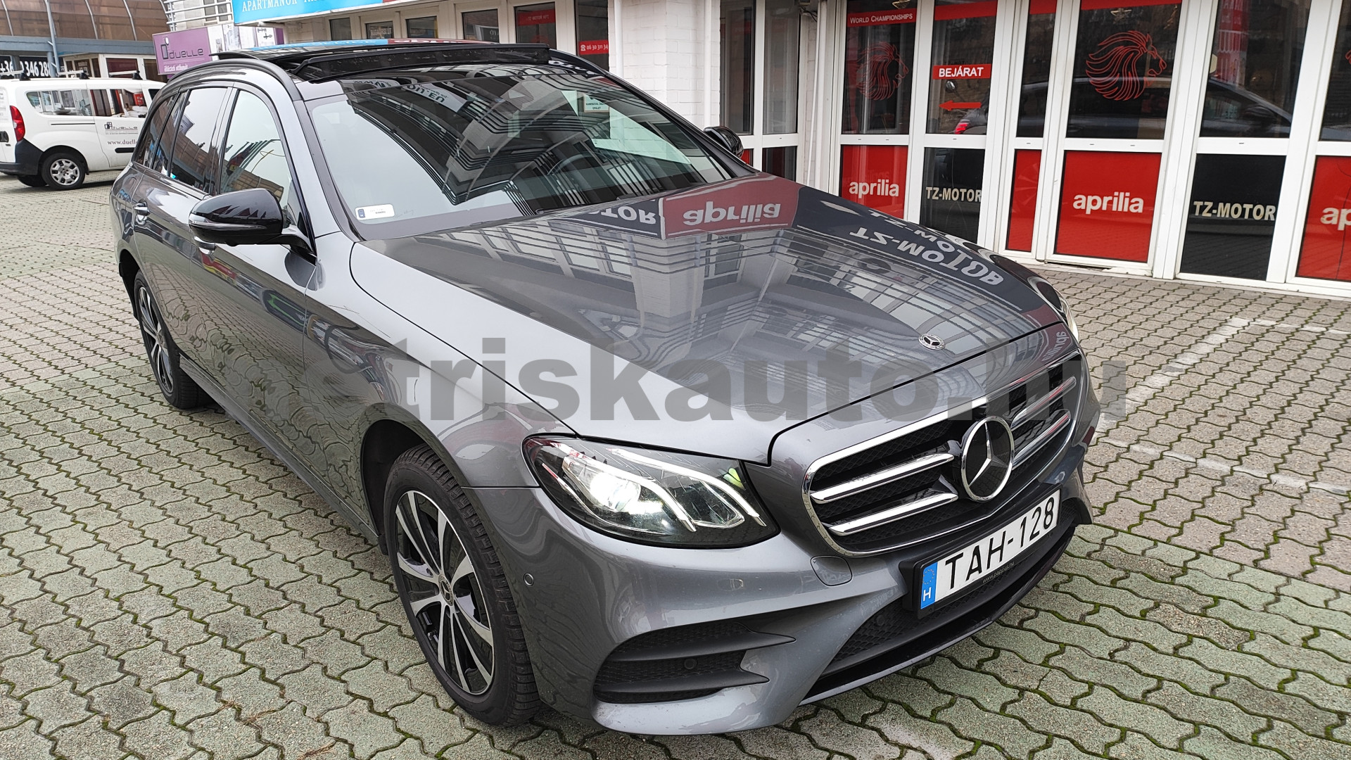 MERCEDES-BENZ E-osztály E 400 d 4Matic 9G-TRONIC személygépkocsi - 2925cm3 Diesel 121357 1/12