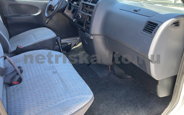 TOYOTA Hi-Ace 2.4 TD 4x4 Panel Van tehergépkocsi 3,5t össztömegig - 2446cm3 Diesel 121550 7/10