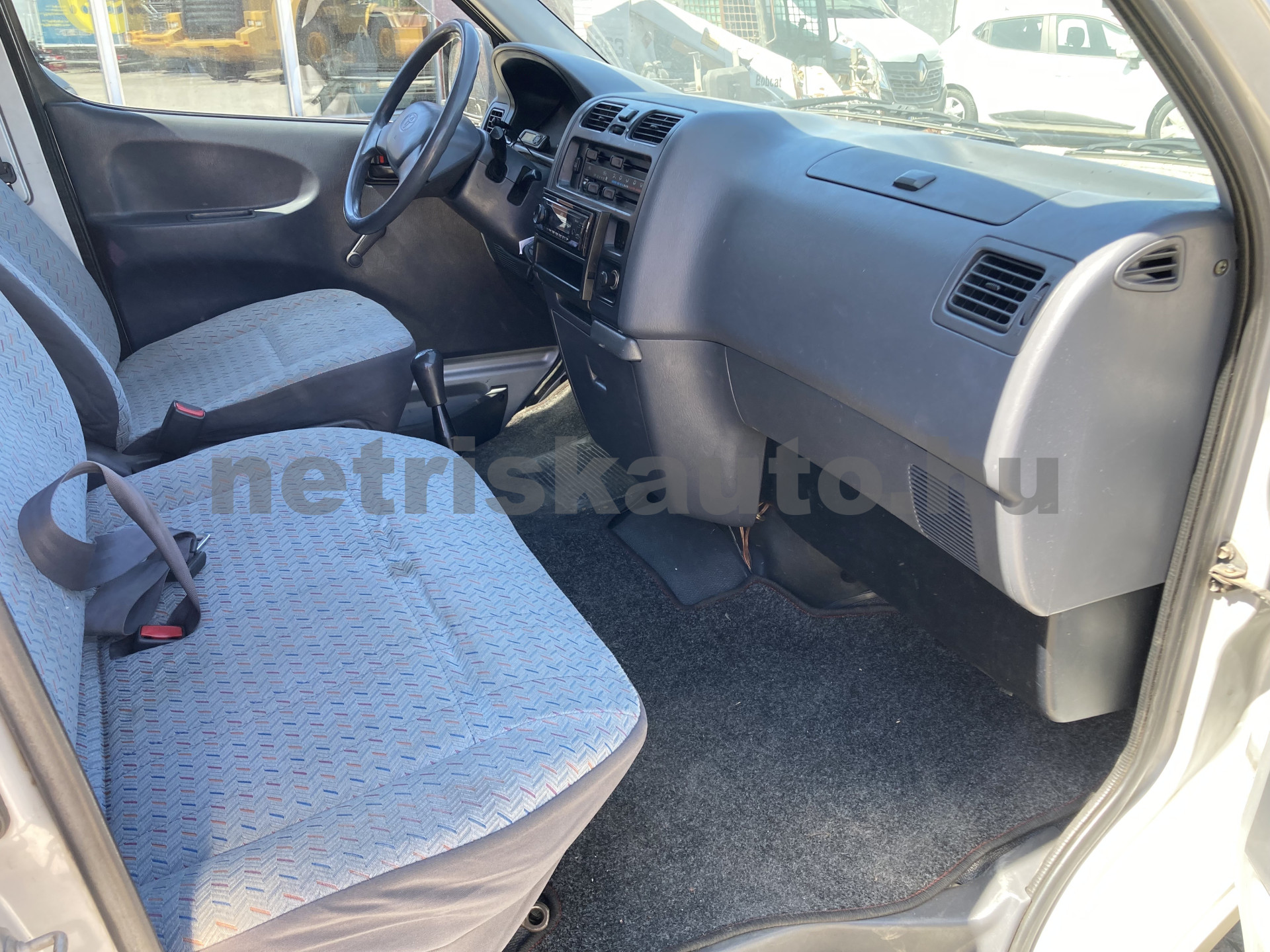TOYOTA Hi-Ace 2.4 TD 4x4 Panel Van tehergépkocsi 3,5t össztömegig - 2446cm3 Diesel 121550 7/10
