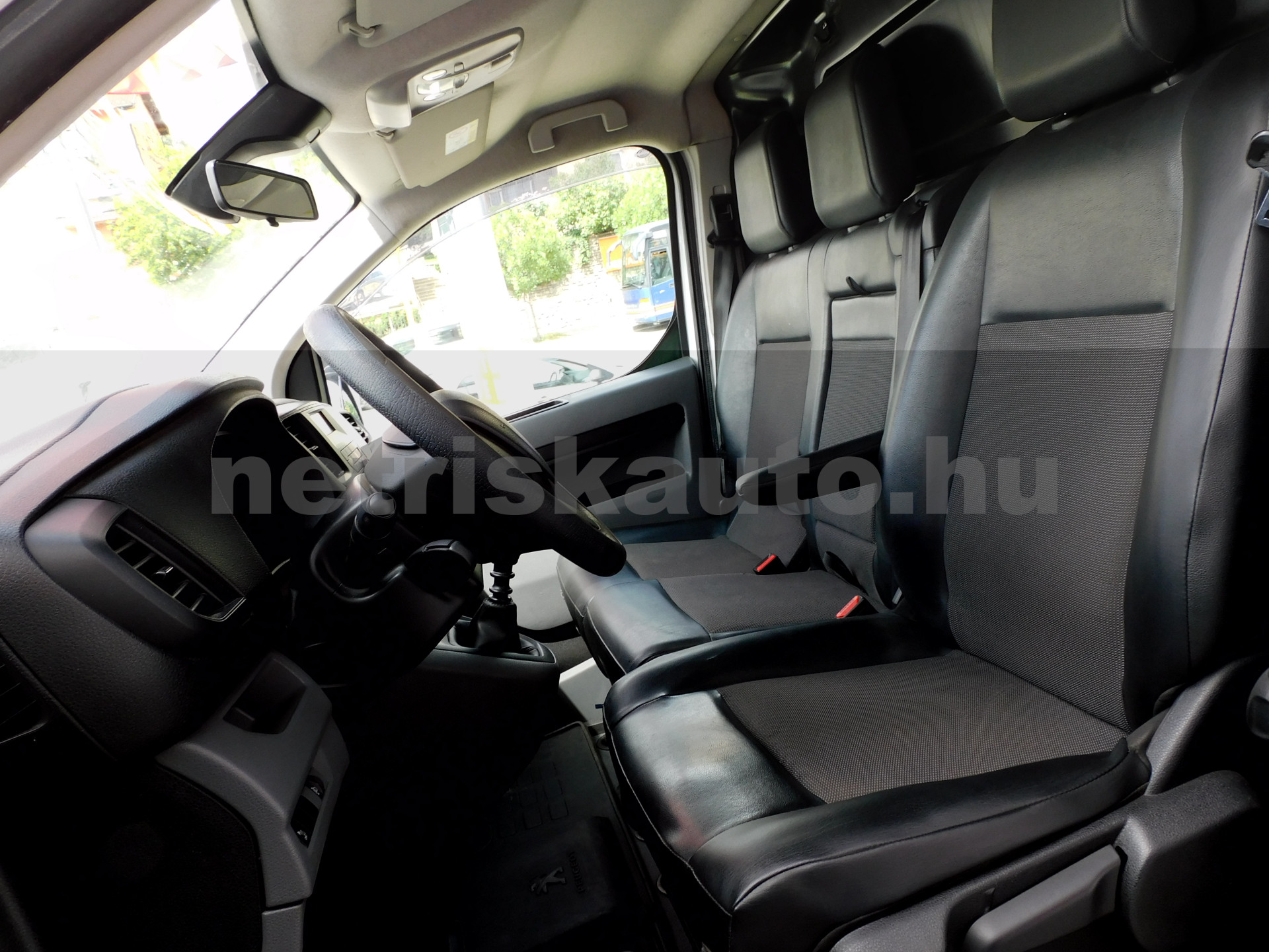 PEUGEOT Expert 2.0 BlueHDi L2 (3sz) Premium tehergépkocsi 3,5t össztömegig - 1997cm3 Diesel 121292 6/12