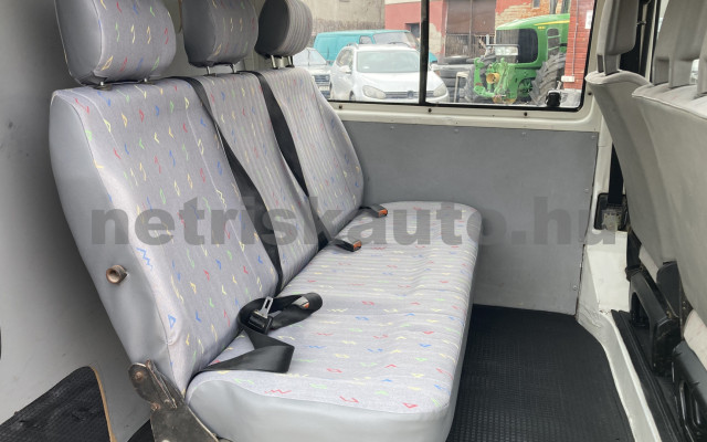 VW Transporter 2.4 Mixto tehergépkocsi 3,5t össztömegig - 2370cm3 Diesel 121377 8/9