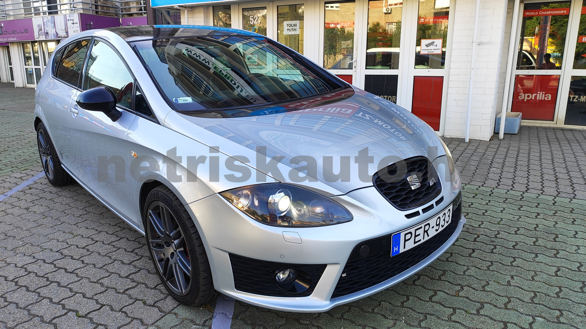 SEAT Leon 2.0 TFSI Cupra R személygépkocsi - 1984cm3 Benzin 121495 1/12