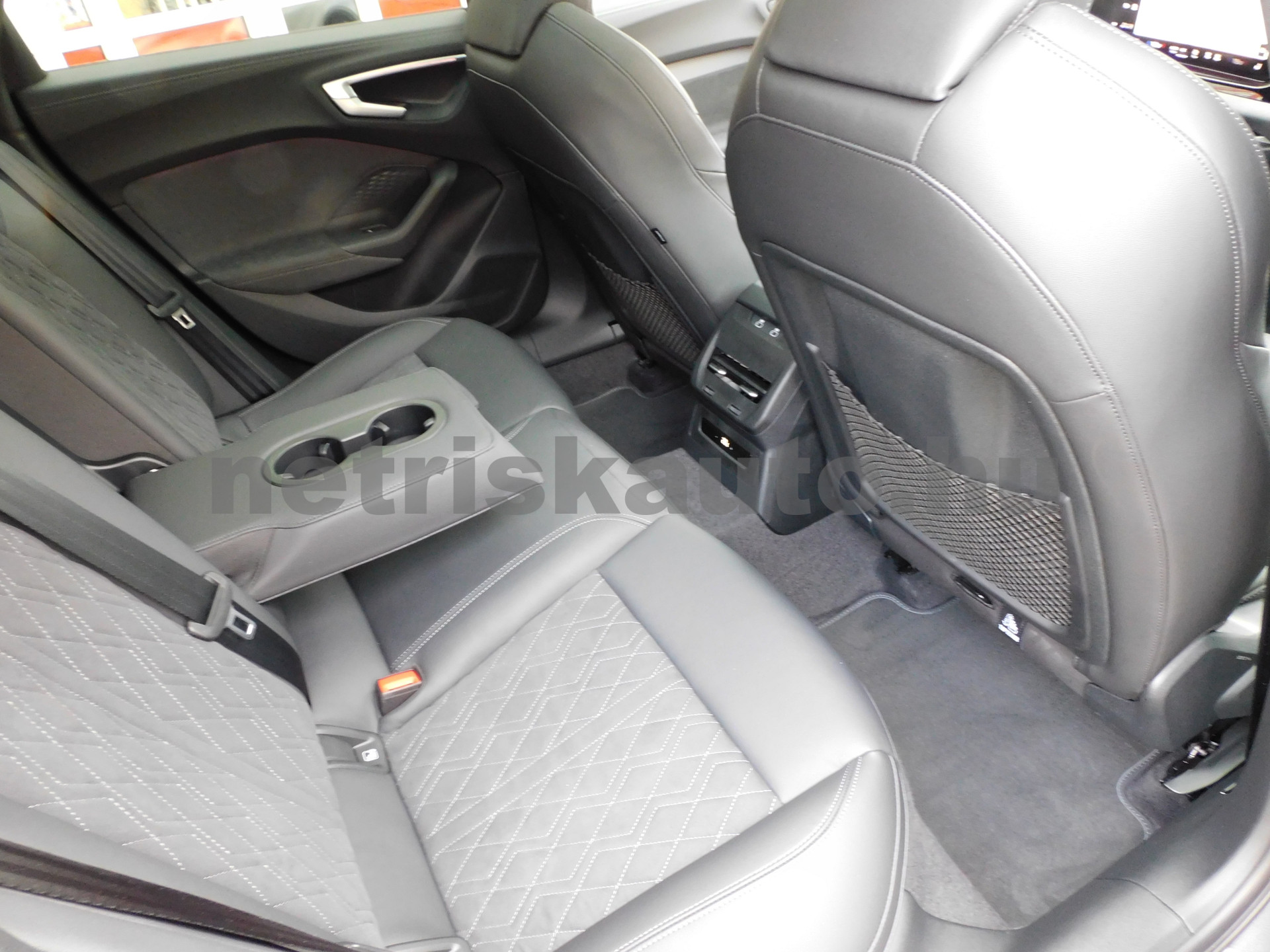 AUDI A5 40 TDI S-tronic személygépkocsi - 1968cm3 Hybrid 121246 10/12