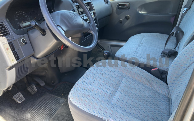 TOYOTA Hi-Ace 2.4 TD 4x4 Panel Van tehergépkocsi 3,5t össztömegig - 2446cm3 Diesel 121550 6/10