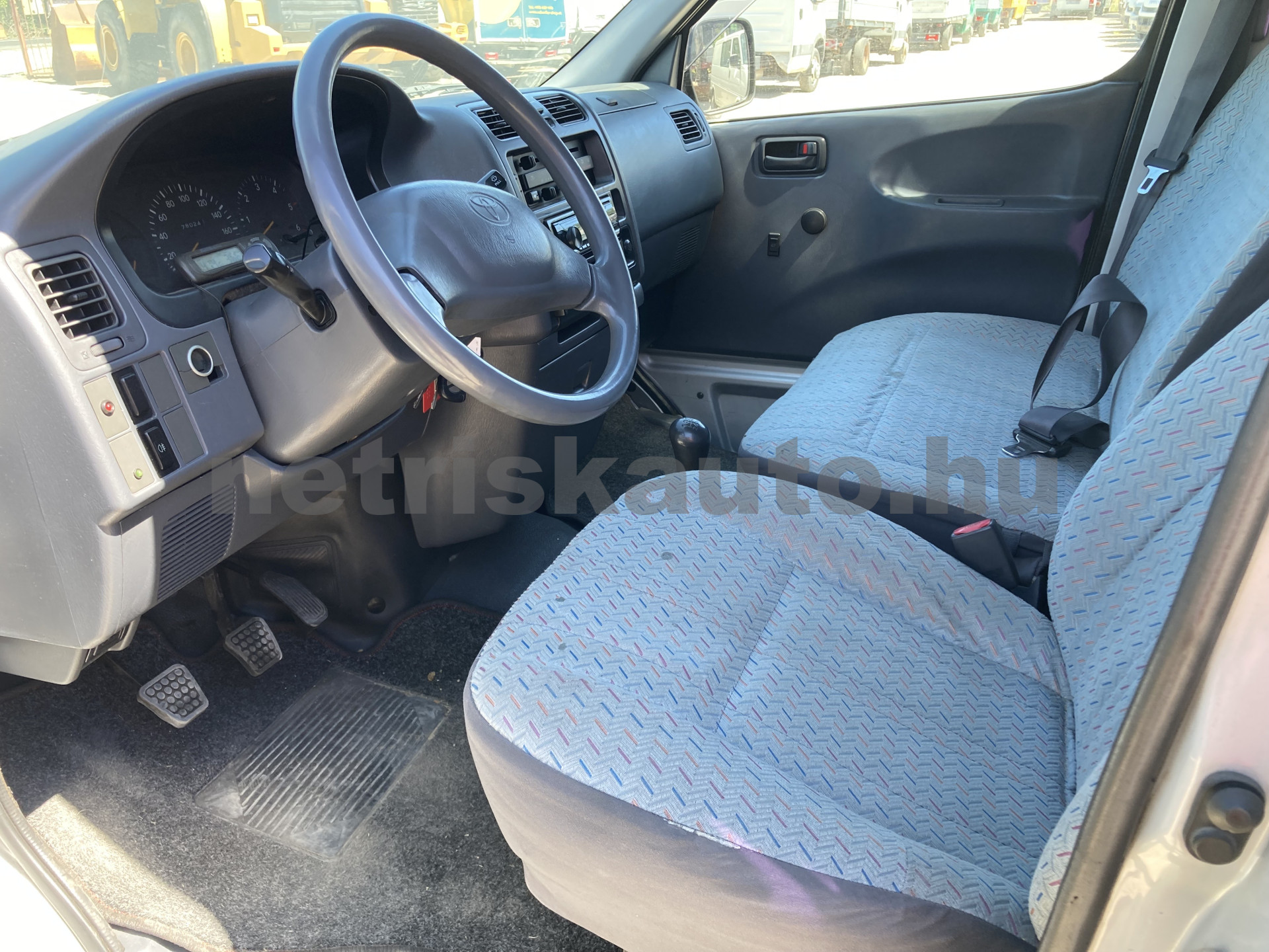TOYOTA Hi-Ace 2.4 TD 4x4 Panel Van tehergépkocsi 3,5t össztömegig - 2446cm3 Diesel 121550 6/10