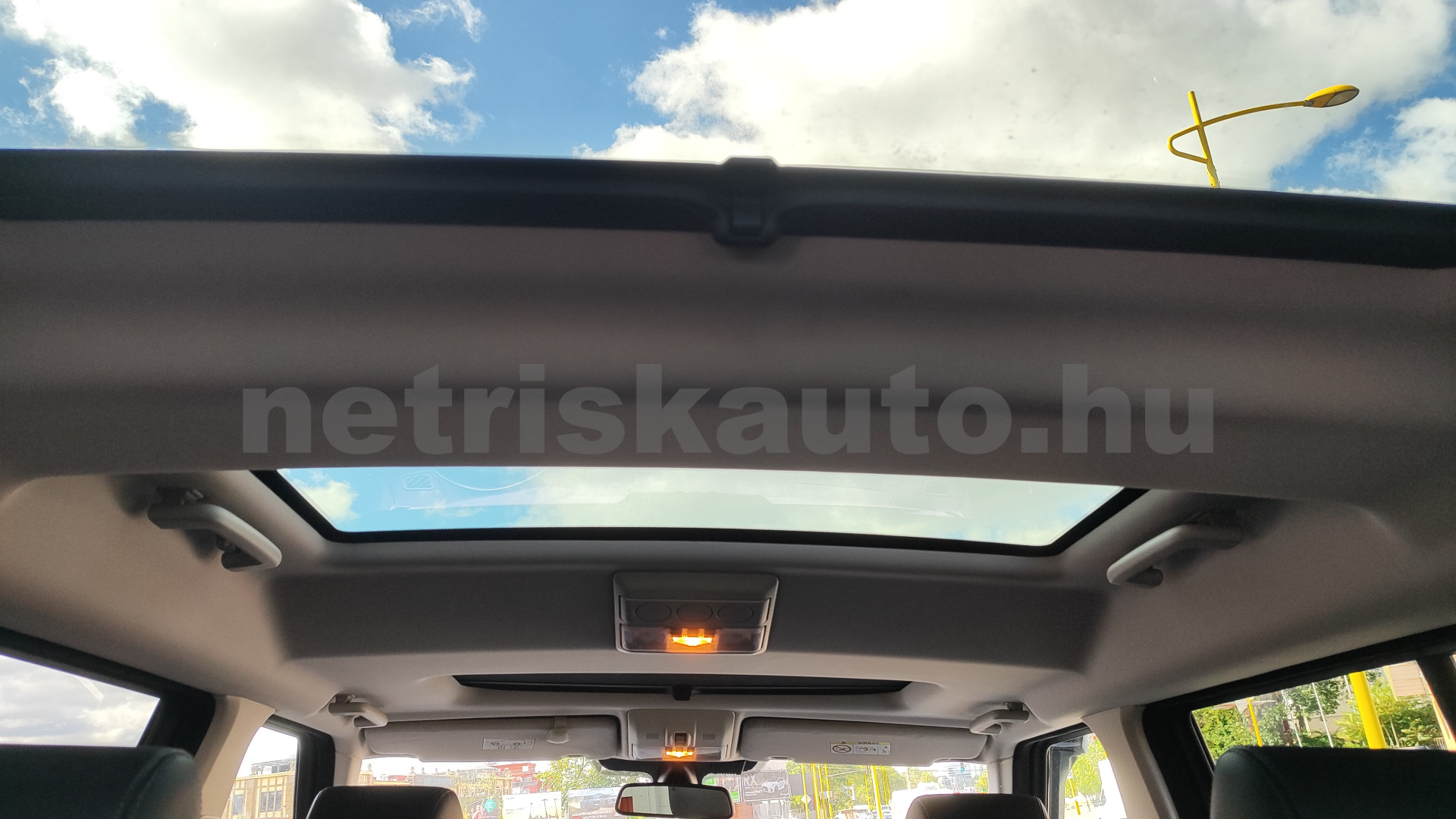 LAND ROVER Discovery 3.0 SDV6 HSE Aut. [7 személy] személygépkocsi - 2993cm3 Diesel 121499 7/12