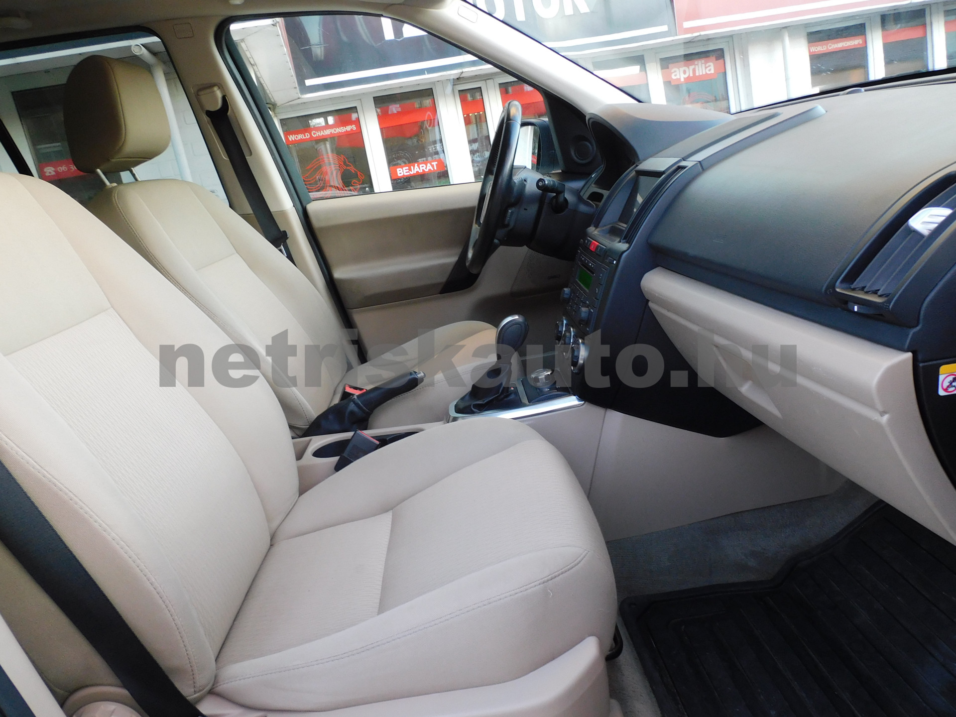 LAND ROVER Freelander 2.2 SD4 S Aut. személygépkocsi - 2179cm3 Diesel 121322 8/12