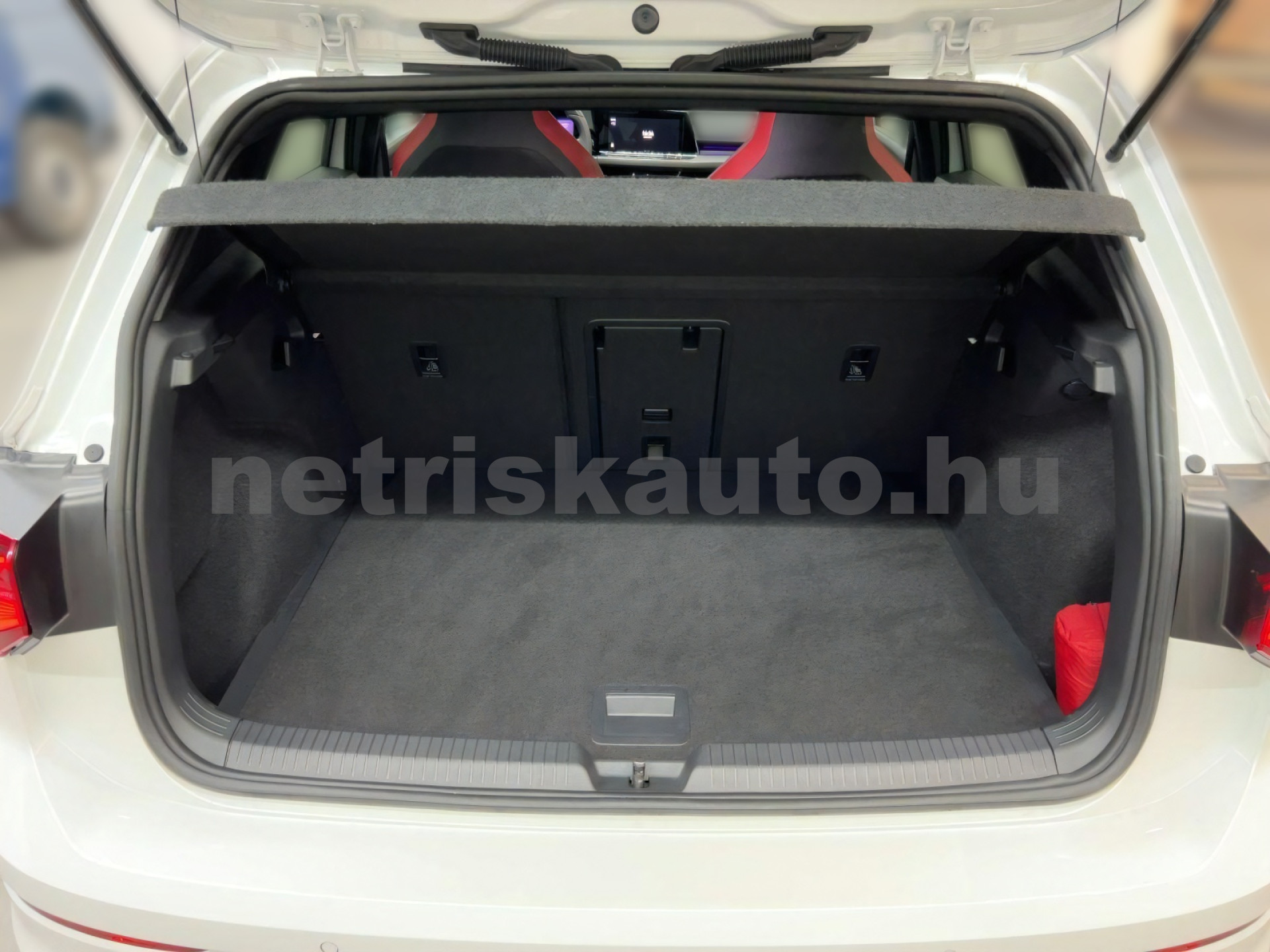 VW Golf GOLF VIII 2.0 TSI GTI DSG személygépkocsi - 1984cm3 Benzin 121078 5/12