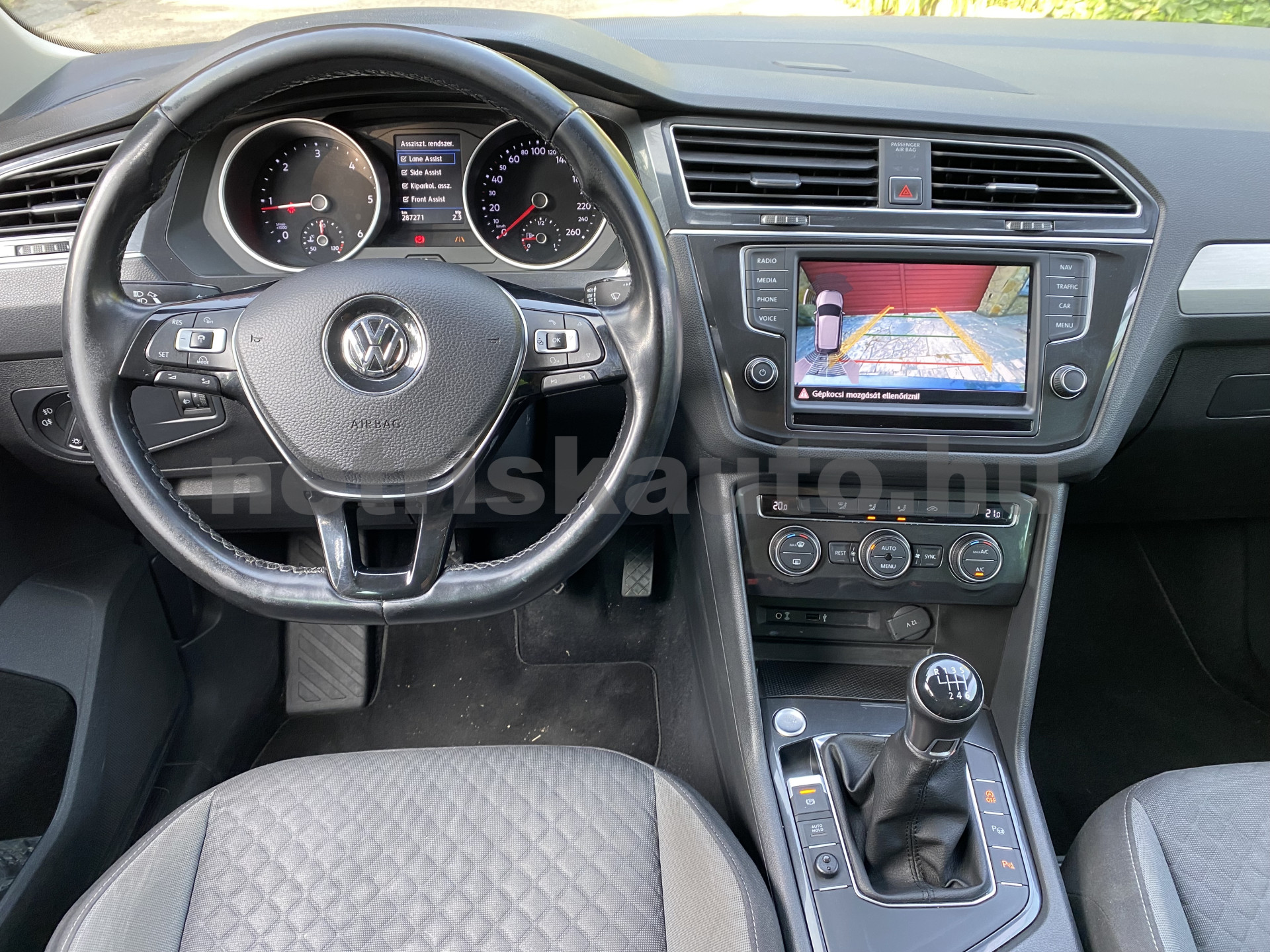 VW Tiguan 2.0 TDI BMT SCR Comfortline személygépkocsi - 1968cm3 Diesel 121183 8/12