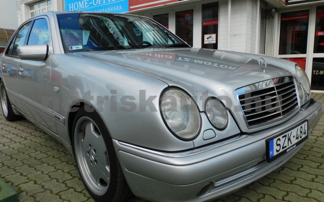 MERCEDES-BENZ E-osztály E 430 Avantgarde Aut. személygépkocsi - 4973cm3 Benzin 121147 2/12