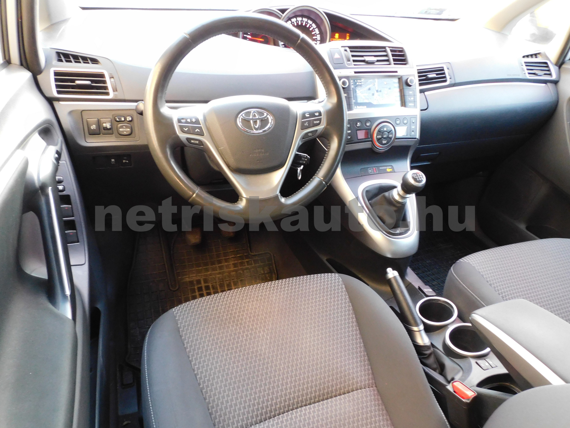 TOYOTA Corolla Verso/Verso 2.2 D-CAT Lounge személygépkocsi - 2231cm3 Diesel 121050 5/12