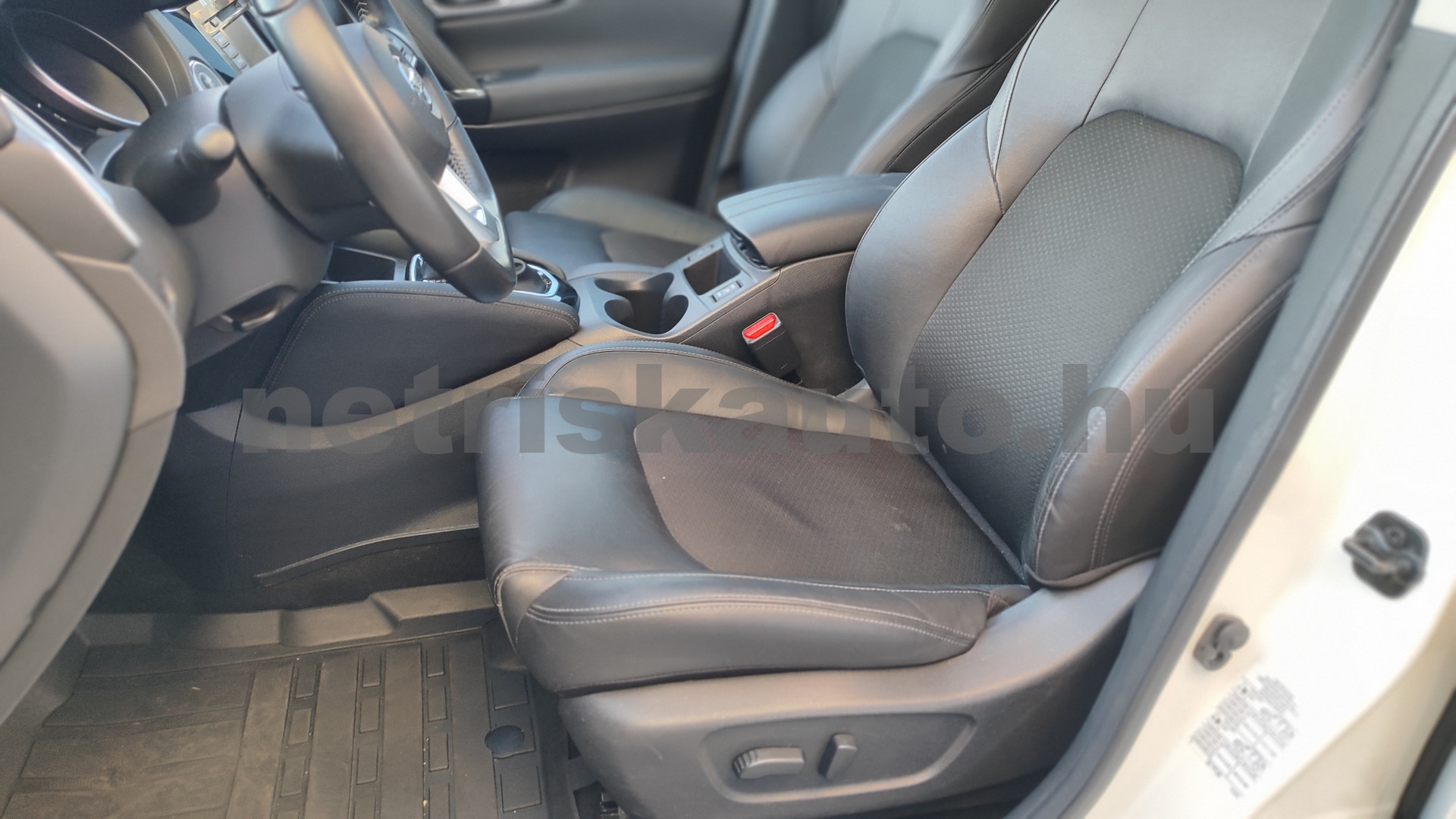 NISSAN Qashqai 1.7 dCi Tekna 4x4 Xtronic személygépkocsi - 1749cm3 Diesel 121338 5/12