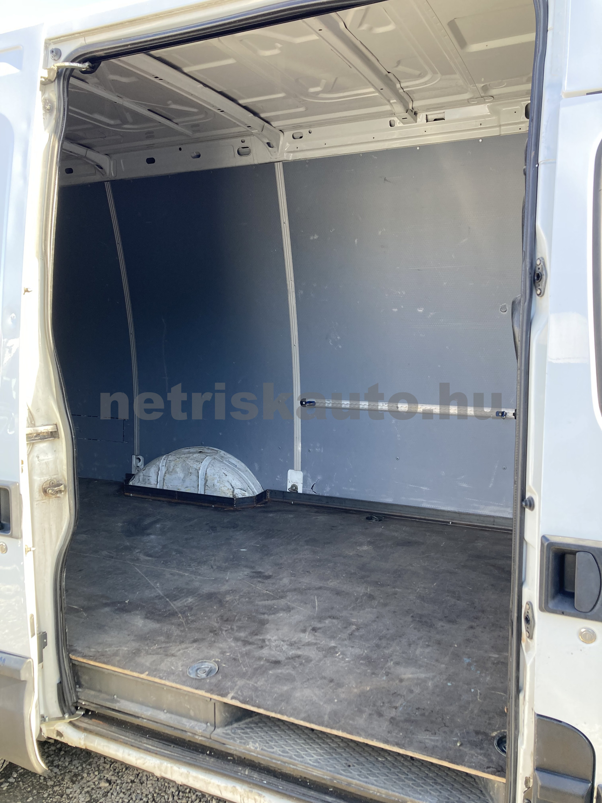 IVECO 35 35 S 13 V 3300 H2 tehergépkocsi 3,5t össztömegig - 2287cm3 Diesel 120445 7/10