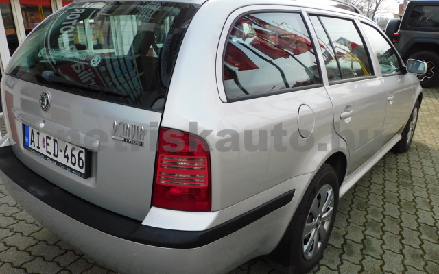 SKODA Octavia 1.4 Tour személygépkocsi - 1390cm3 Benzin 121060 12/12