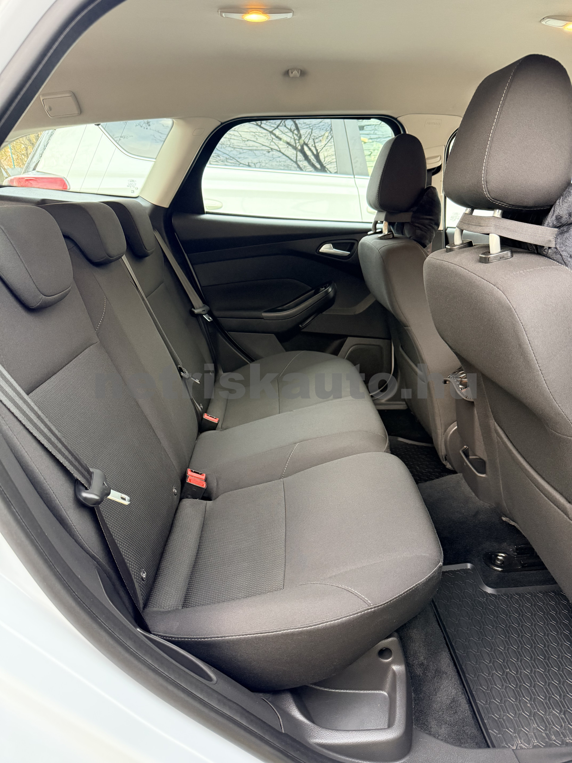 FORD Focus 1.5 TDCI Trend személygépkocsi - 1499cm3 Diesel 121330 9/9