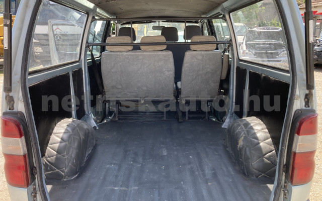 TOYOTA Hi-Ace 2.4 D Panel Van Long tehergépkocsi 3,5t össztömegig - 2446cm3 Diesel 120219 9/10