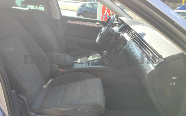 VW Passat 2.0 TDI SCR Business DSG személygépkocsi - 1968cm3 Diesel 121560 8/12