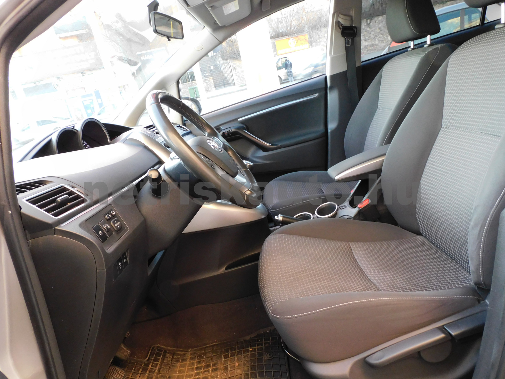 TOYOTA Corolla Verso/Verso 2.2 D-CAT Lounge személygépkocsi - 2231cm3 Diesel 121050 4/12