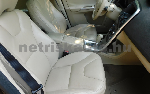VOLVO XC60 2.4 D [D5] Summum Geartronic személygépkocsi - 2400cm3 Diesel 121176 10/12