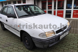OPEL Astra 1.4 16V GL személygépkocsi - 1388cm3 Benzin 121381