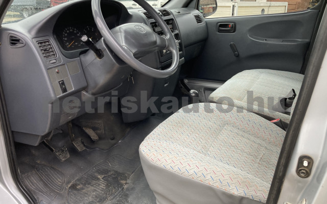 TOYOTA Hi-Ace 2.4 TD 4x4 Panel Van tehergépkocsi 3,5t össztömegig - 2446cm3 Diesel 121333 6/10