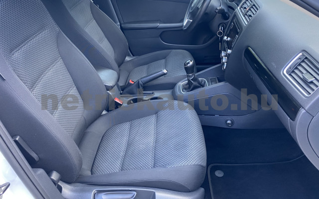 VW Jetta 1.2 TSI Comfortline személygépkocsi - 1197cm3 Benzin 121444 8/12