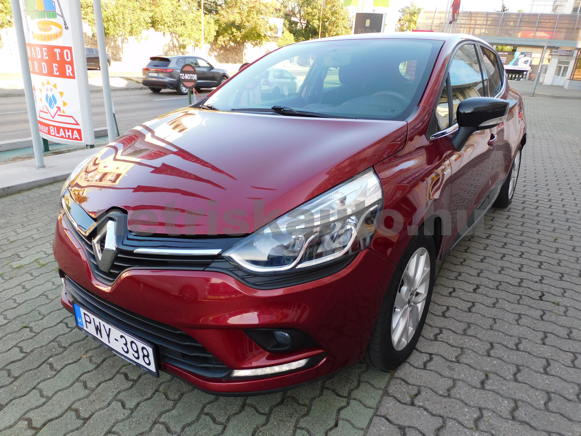 RENAULT Clio 1.2 TCe Limited személygépkocsi - 1197cm3 Benzin 121238 11/12