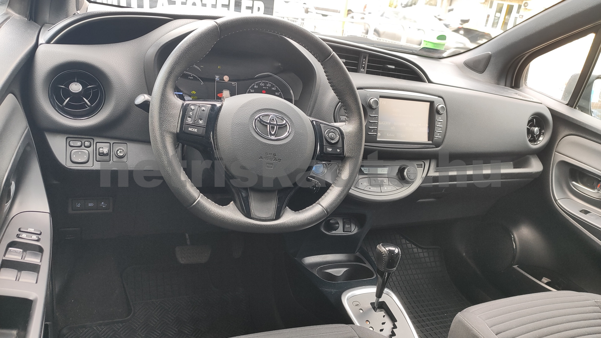TOYOTA Yaris 1.5 VVT-i Hybrid Sel. W. e-CVT személygépkocsi - 1497cm3 Hybrid 121528 6/12