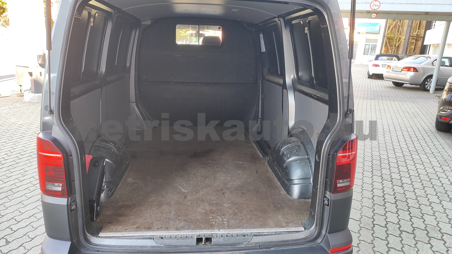 VW Transporter 2.0 TDi T6.1 RT (3 sz.) tehergépkocsi 3,5t össztömegig - 1968cm3 Diesel 121609 10/12