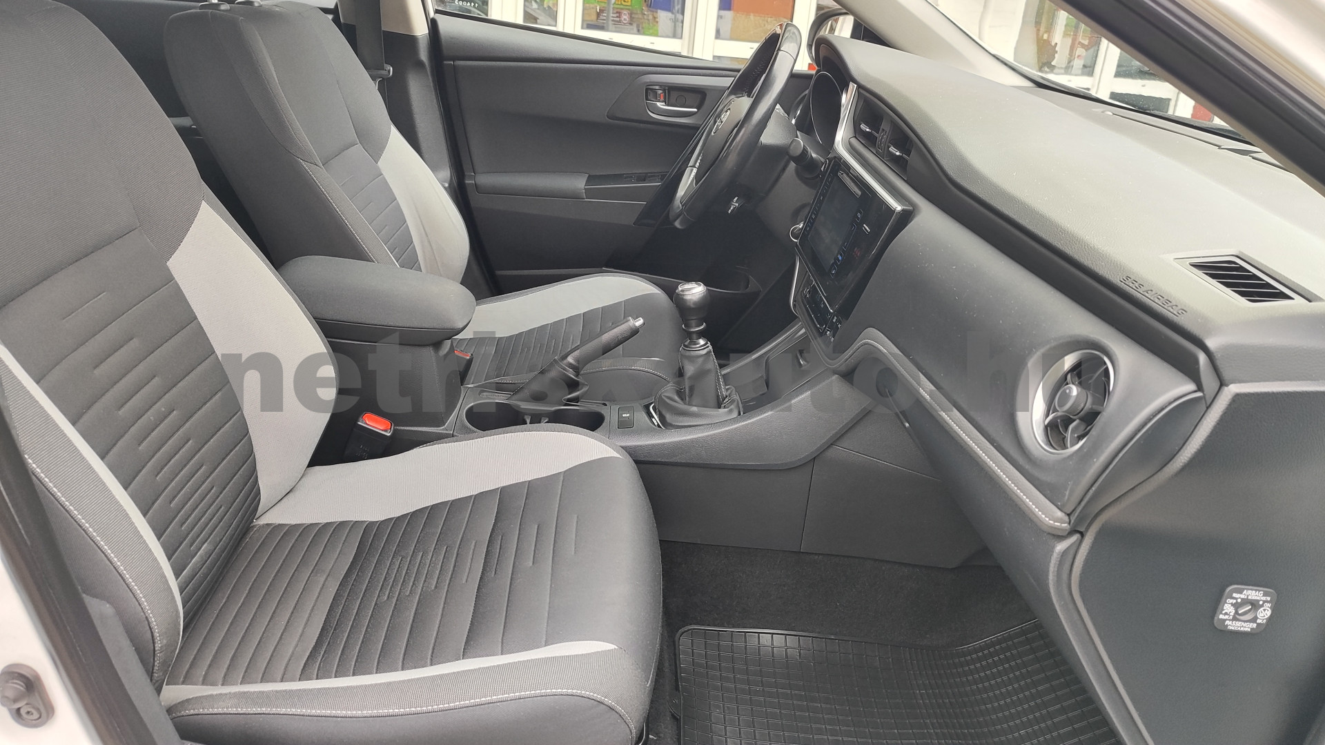 TOYOTA Auris 1.6 Active MY17 Trend személygépkocsi - 1598cm3 Benzin 121442 9/12