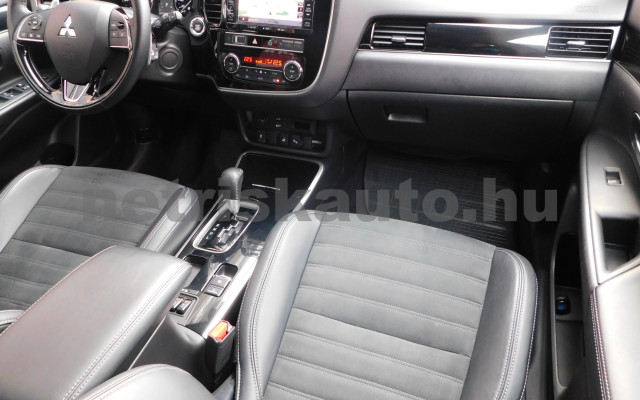 MITSUBISHI Outlander 2.0 MIVEC Instyle CVT (7 sz.) személygépkocsi - 1998cm3 Benzin 119948 10/12