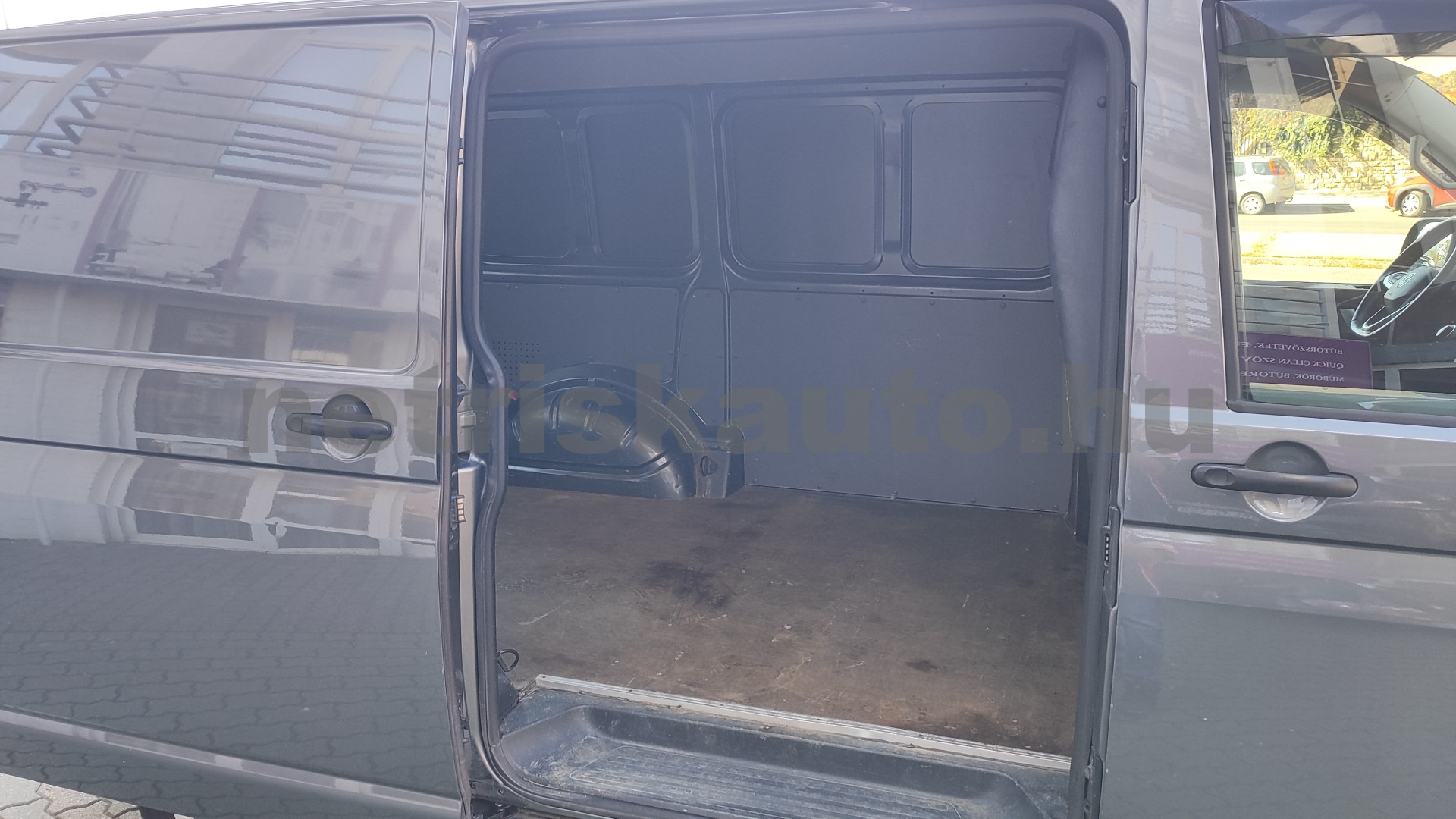 VW Transporter 2.0 TDi T6.1 RT (3 sz.) tehergépkocsi 3,5t össztömegig - 1968cm3 Diesel 121609 9/12