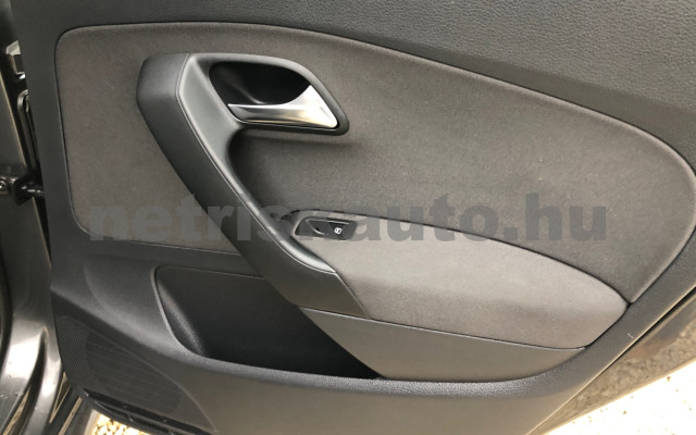 VW Polo 1.2 70 Highline személygépkocsi - 1198cm3 Benzin 119998 11/12