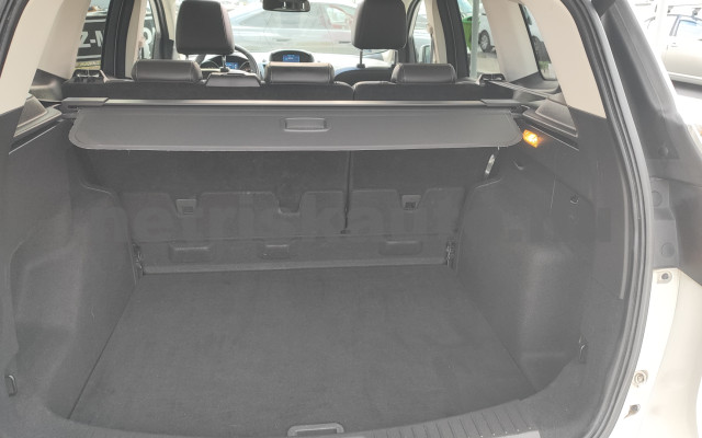 FORD Kuga 2.0 TDCi Titanium Powershift személygépkocsi - 1997cm3 Diesel 121297 10/12