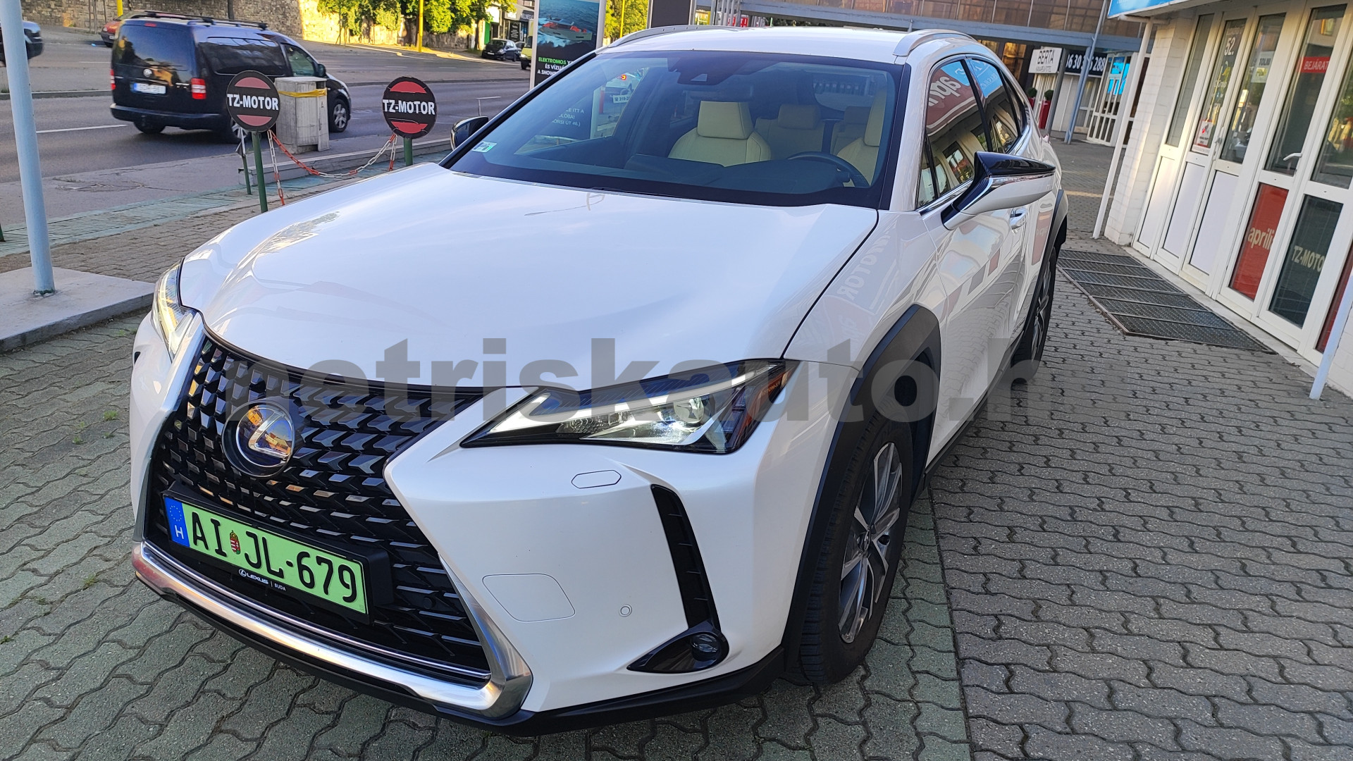 LEXUS UX személygépkocsi - cm3 Kizárólag elektromos 121462 12/12