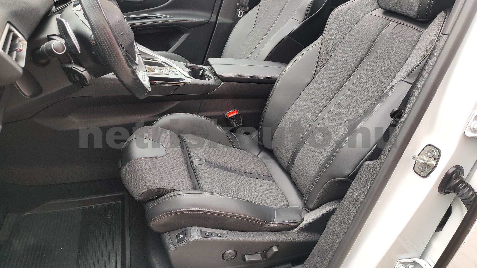 PEUGEOT 5008 2.0 BlueHDi S&S GT Line 7s. T8 E6.2 személygépkocsi - 1997cm3 Diesel 121347 5/12