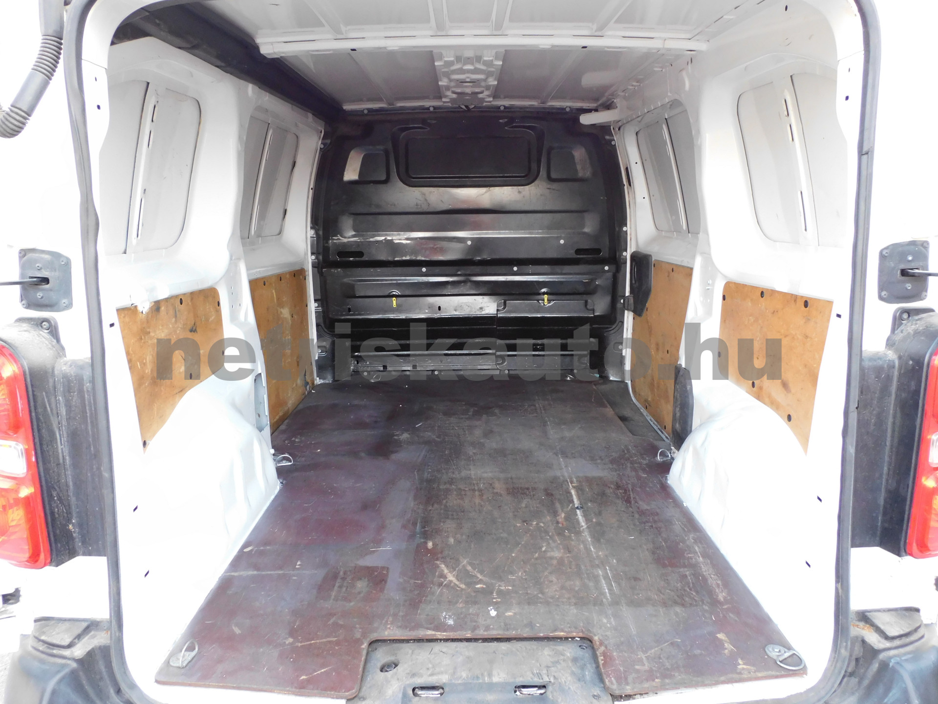PEUGEOT Expert 2.0 BlueHDi L2 (3sz) Premium tehergépkocsi 3,5t össztömegig - 1997cm3 Diesel 121292 12/12