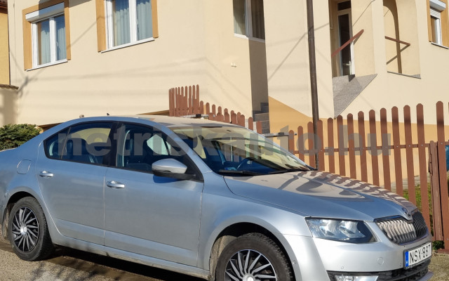 SKODA Octavia 2.0 CR TDI Style személygépkocsi - 1968cm3 Diesel 121160 2/9