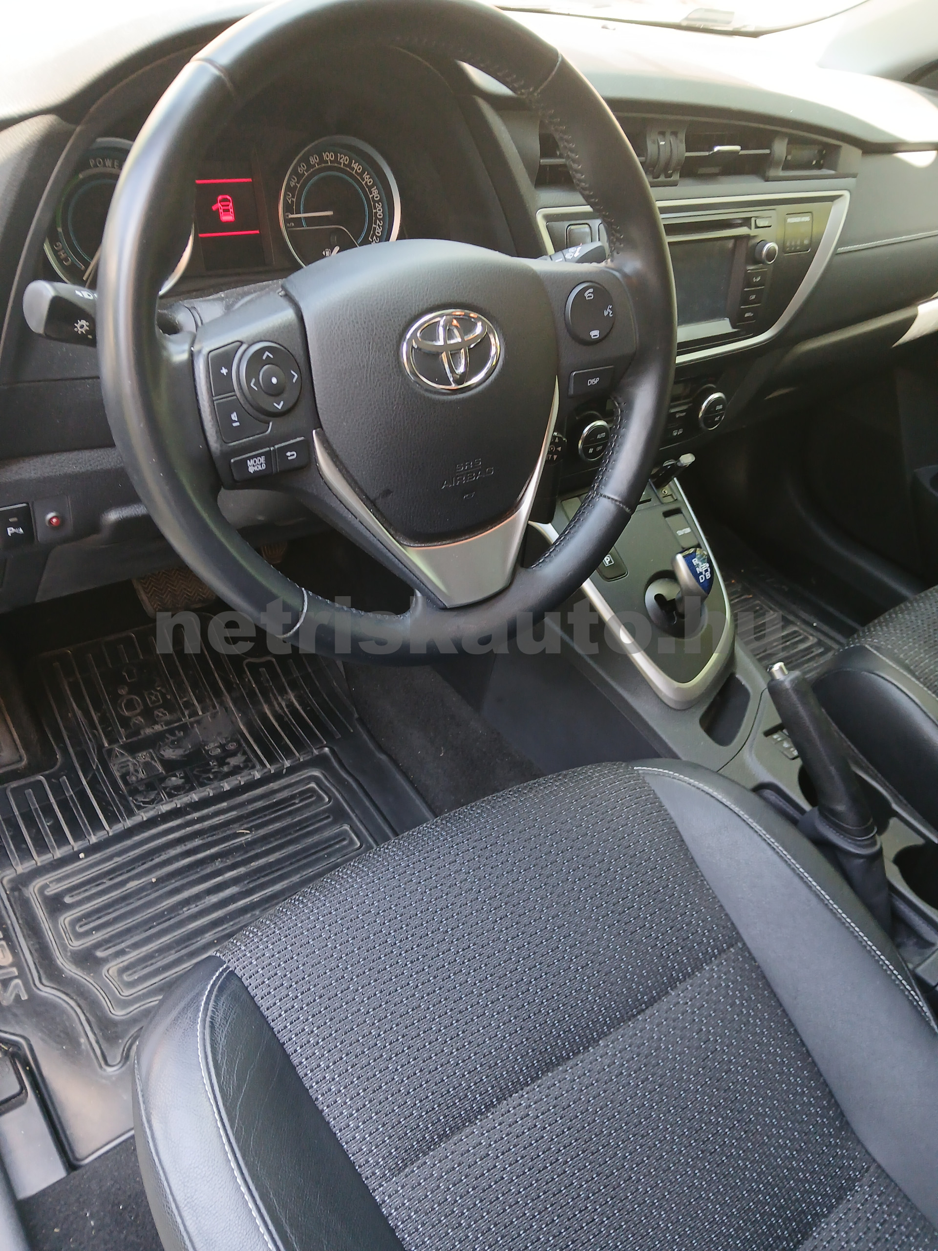 TOYOTA Auris 1.8 HSD Lounge Aut. személygépkocsi - 1798cm3 Hybrid 121174 2/2