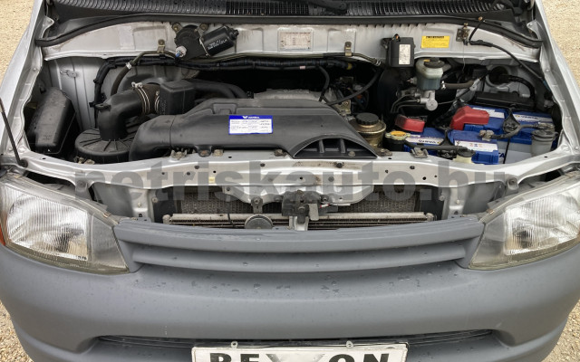 TOYOTA Hi-Ace 2.4 TD 4x4 Panel Van tehergépkocsi 3,5t össztömegig - 2446cm3 Diesel 121333 5/10