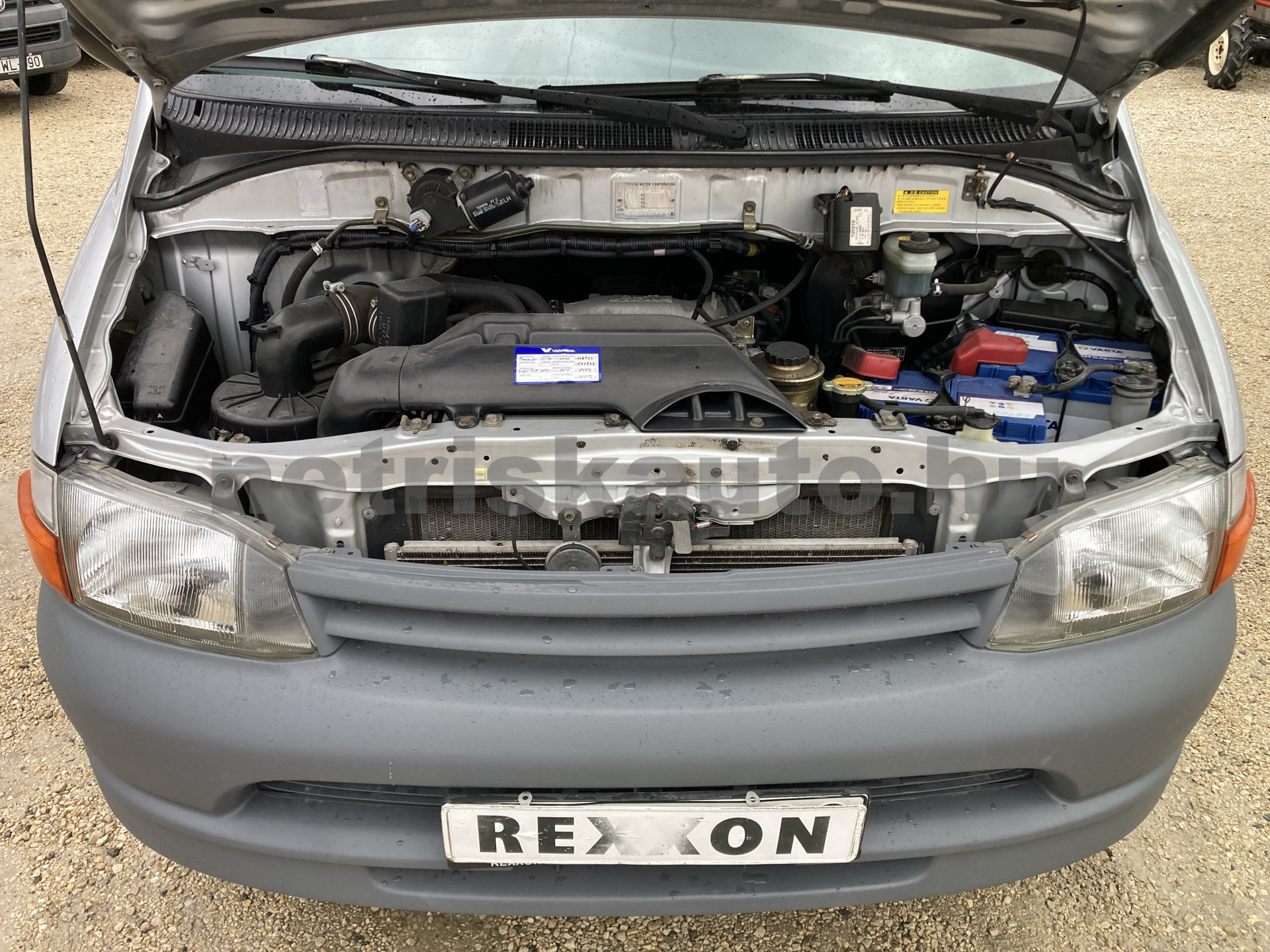 TOYOTA Hi-Ace 2.4 TD 4x4 Panel Van tehergépkocsi 3,5t össztömegig - 2446cm3 Diesel 121333 5/10