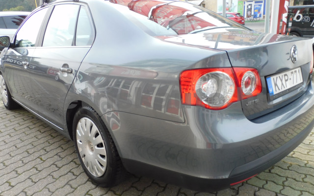 VW Jetta 1.9 PD TDI Trendline személygépkocsi - 1896cm3 Diesel 120458 3/12