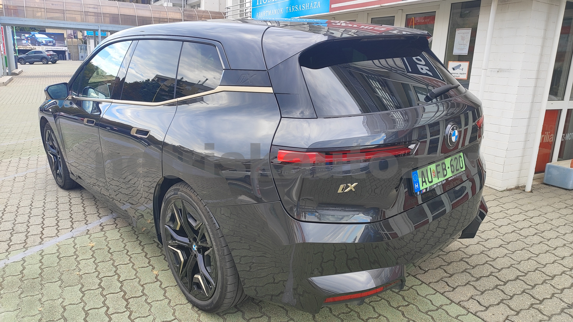 BMW iX iX xDrive60 109,1kWh személygépkocsi - cm3 Kizárólag elektromos 121571 2/12